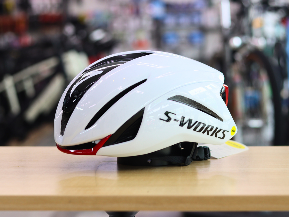 新製品】さらに涼しく、さらに快適に。S-Works Evade 4が登場 
